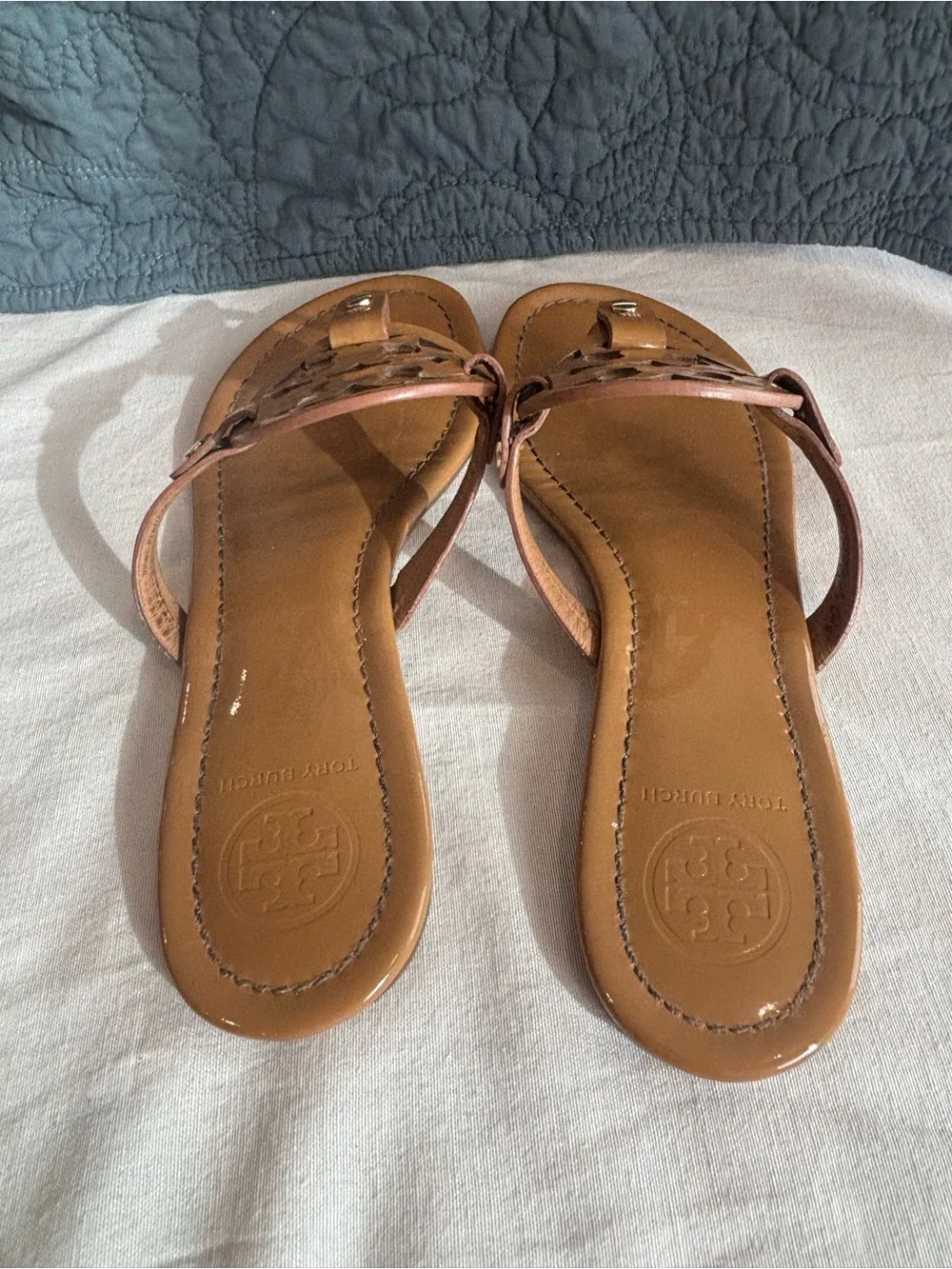 Tory Burch Miller Logo Patent Leather Thong Sandals Tan Brown Size 9